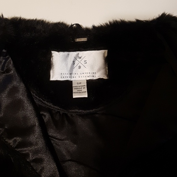 Black faux fur vest - Picture 2 of 4